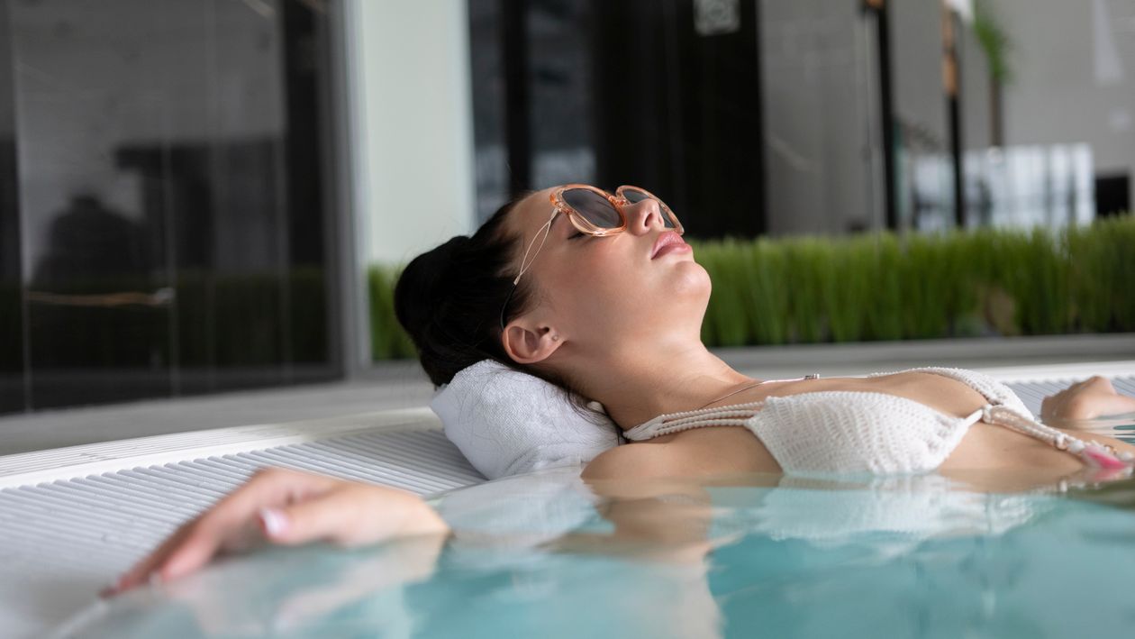 Zabudowany balkon z jacuzzi